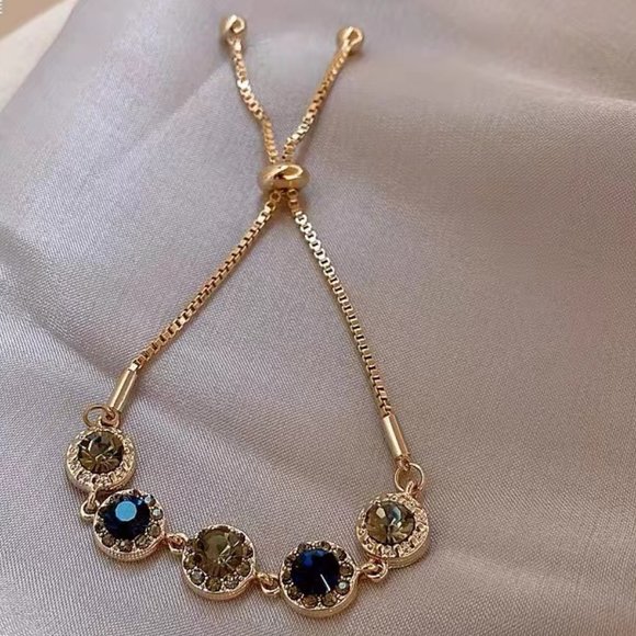 The clavicle chain goes with everything - Picture 1 of 5